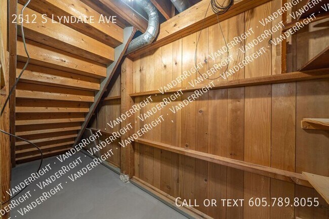 Building Photo - 2512 S Lyndale Ave