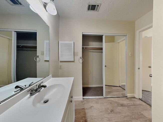 Building Photo - 9203 Rippling Fields Dr