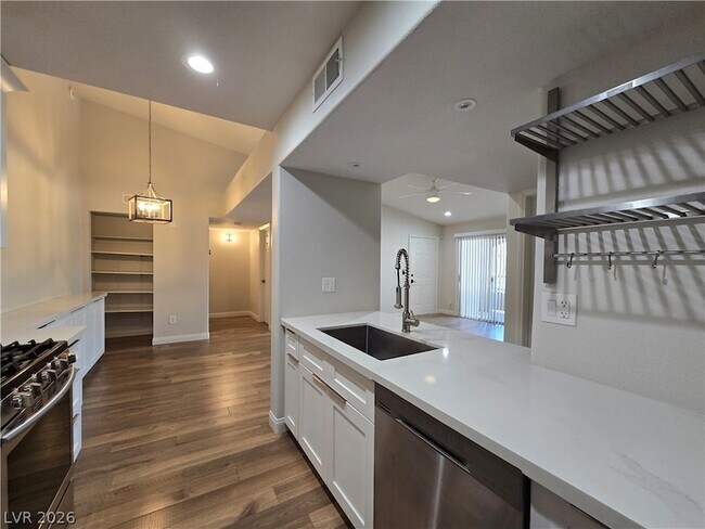 Building Photo - 7885 W Flamingo Rd