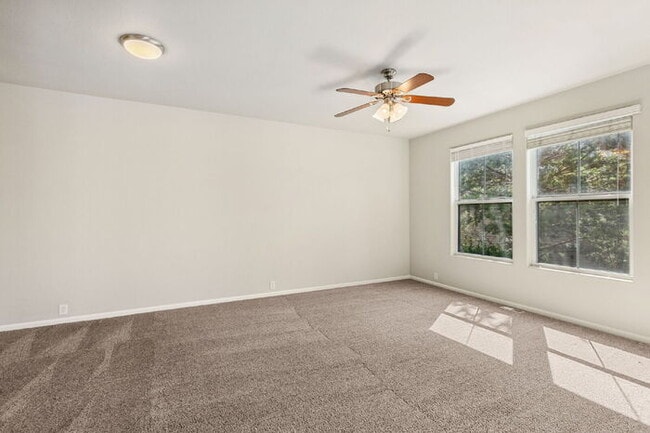 Building Photo - Granite Kitchen, Central AC, Oversized Gar...