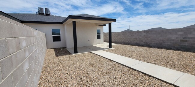 Building Photo - ra2720