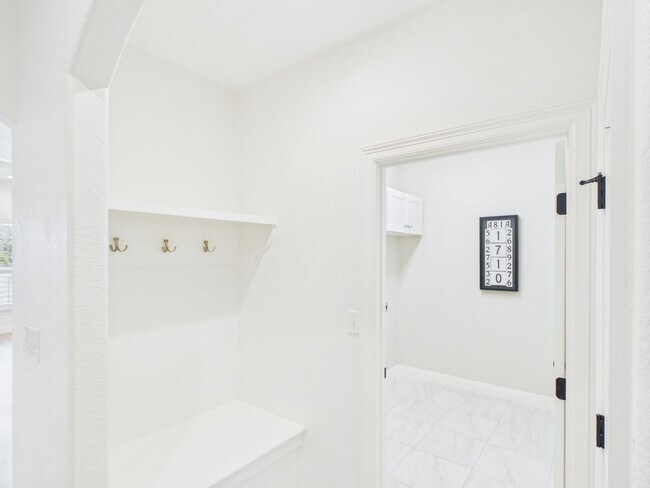 Building Photo - Modern Comfort: 3 Bed, 2 Bath with Garage & Large Pantry
