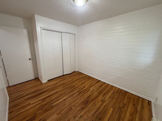 Building Photo - 802 N 20th Ave