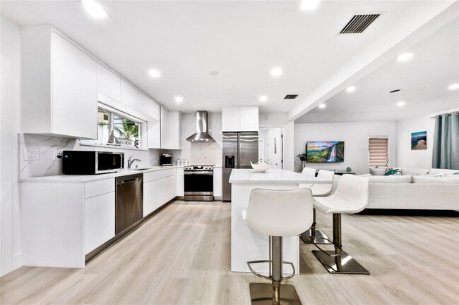 Building Photo - 3329 NE 17th St