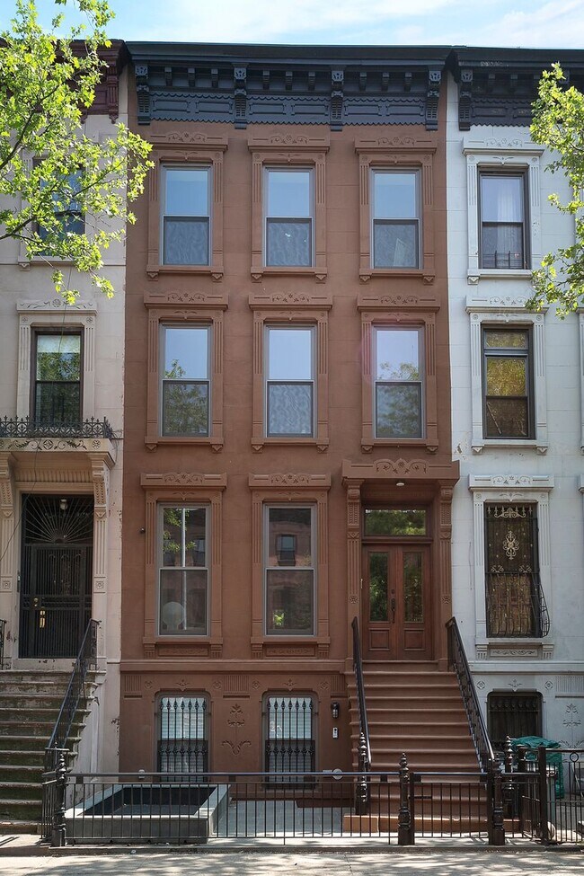 Building Photo - 194 MacDonough St