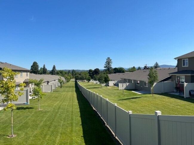 Building Photo - 1606