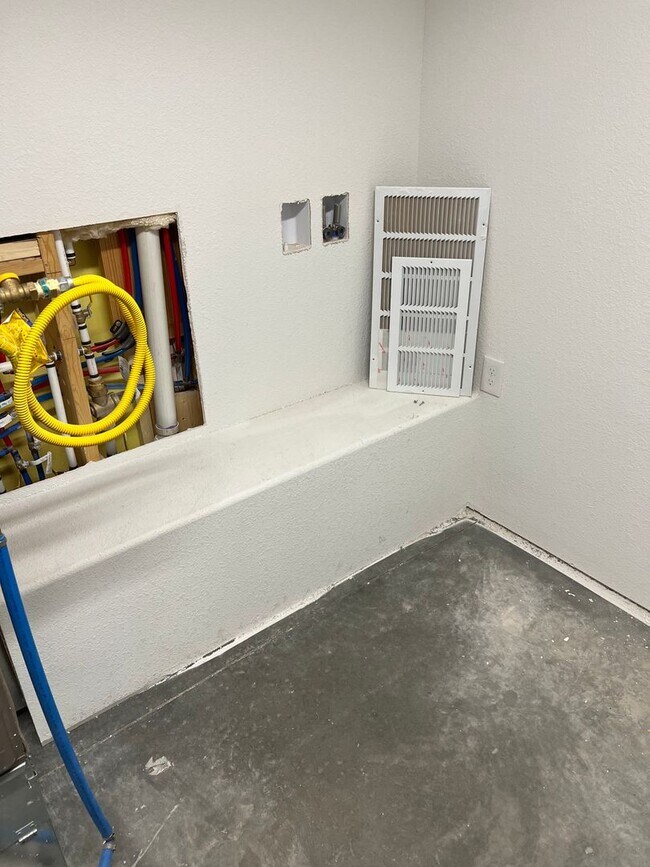 Building Photo - Fully Furnished Short Term Rental