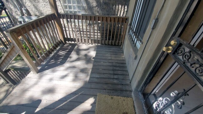 Building Photo - Gorgeous Lawndale 2 Bedroom