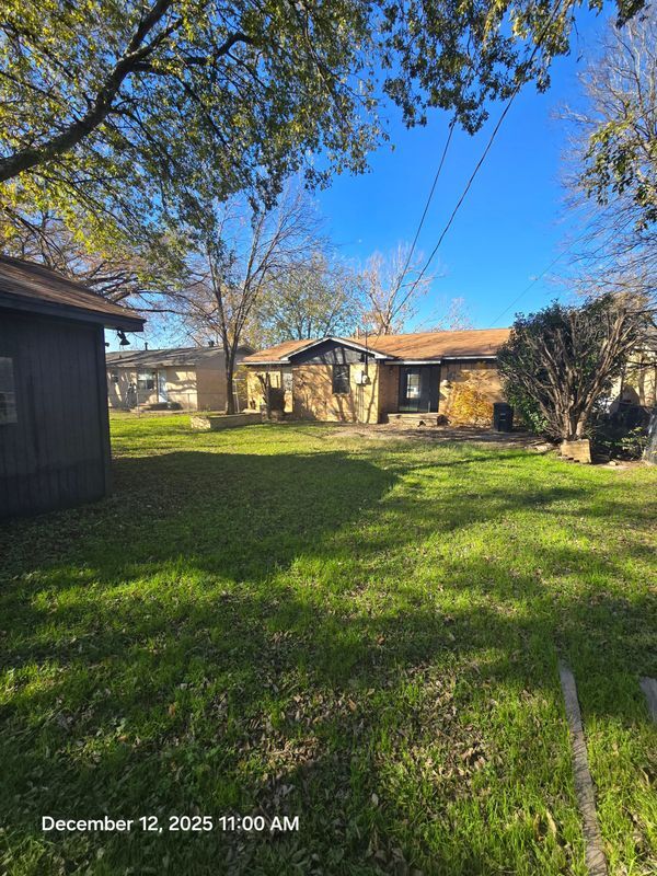 Building Photo - 617 S 1st St