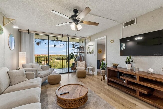 Building Photo - 900 Cove Cay Dr