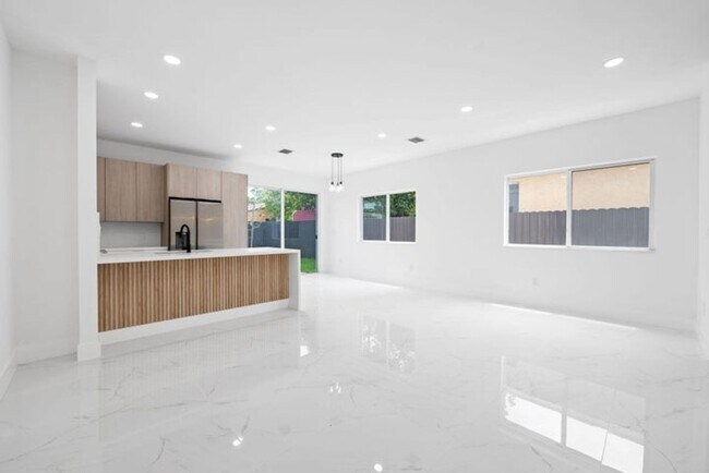 Building Photo - 1355 NW 42nd St