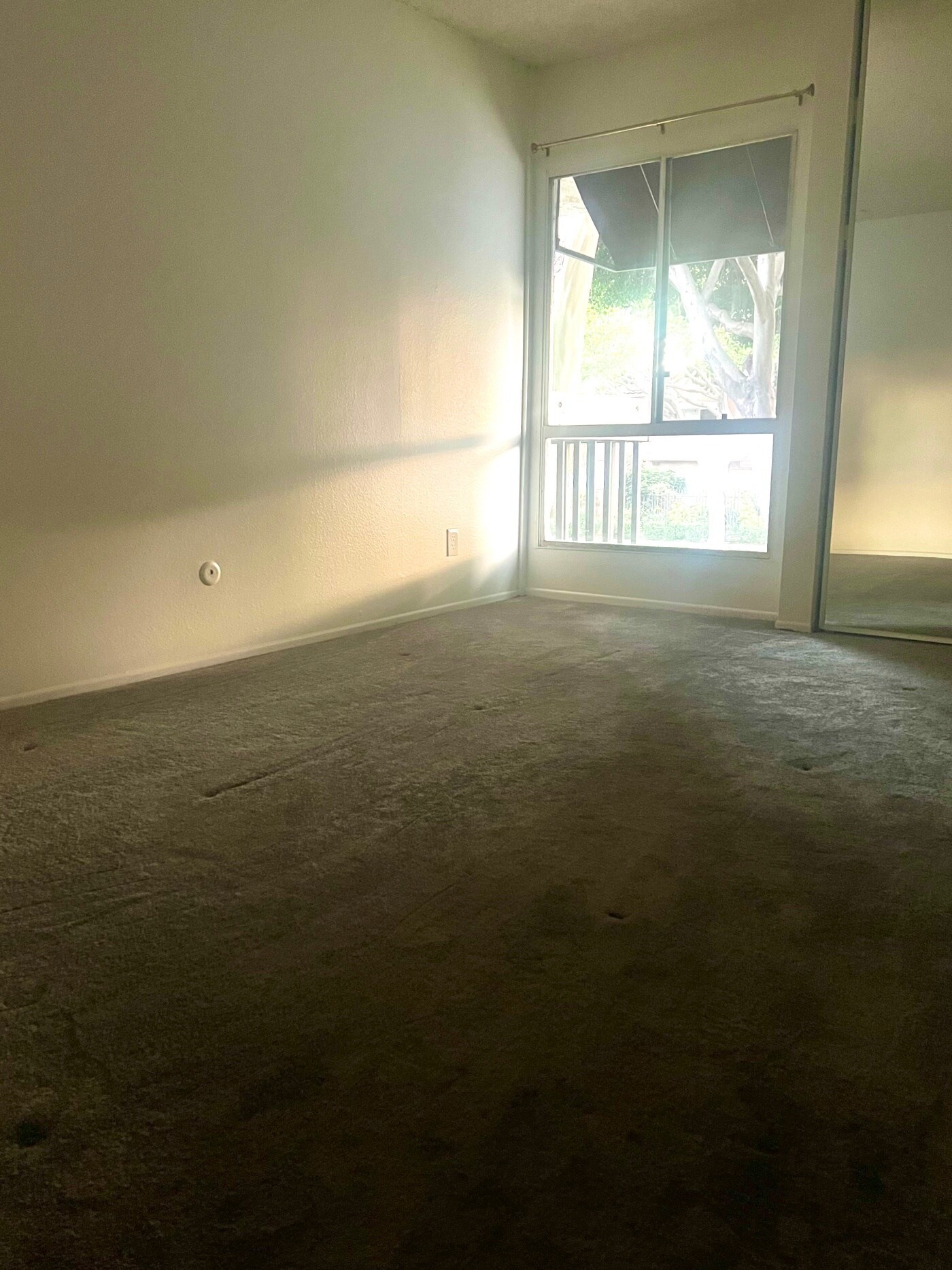 Building Photo - 4900 Overland Ave