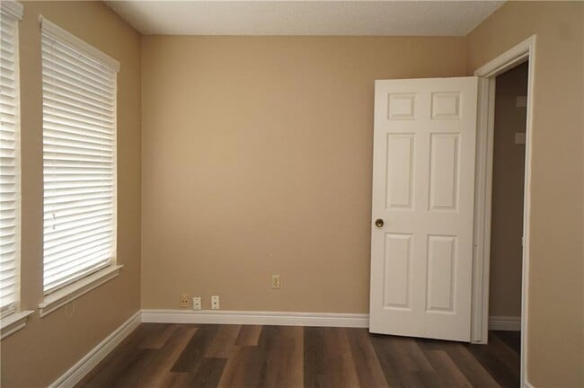 Building Photo - 6525 Hart Ln