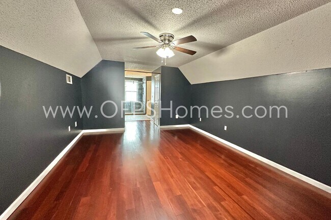 Building Photo - 147 Nicole Ln