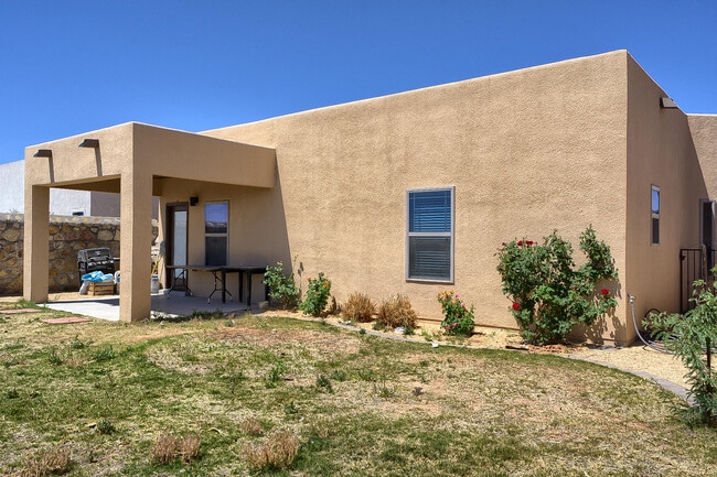 Building Photo - 3744 Loma Jacinto