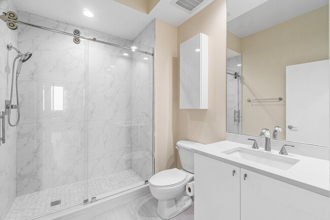 Building Photo - 1551 N Flagler Dr