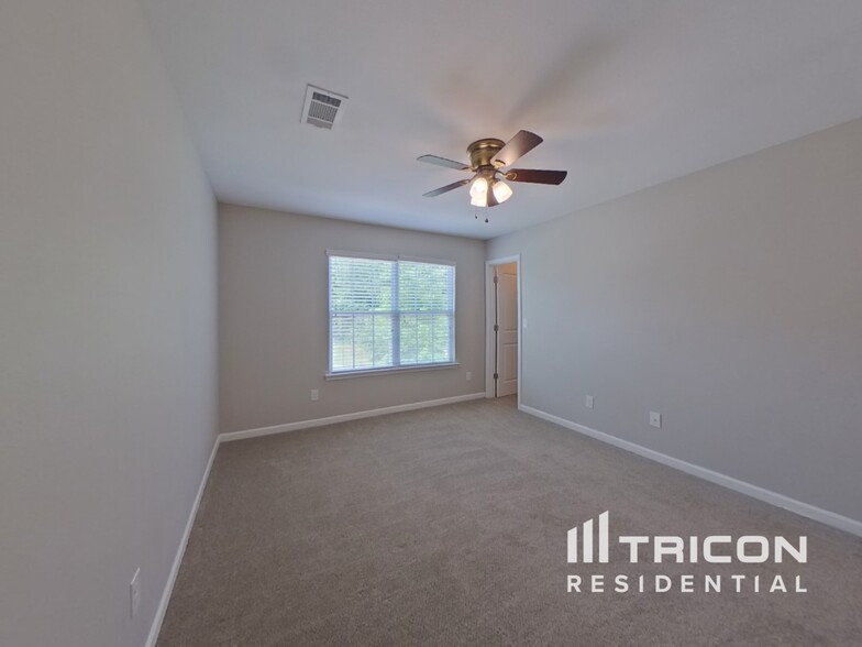 Building Photo - 5936 Sanders Farm Ln