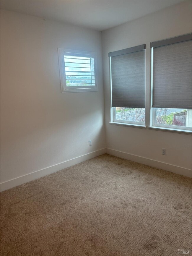 Building Photo - 1468 Oak Cir