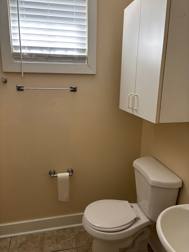 Building Photo - 209 E Duffy St