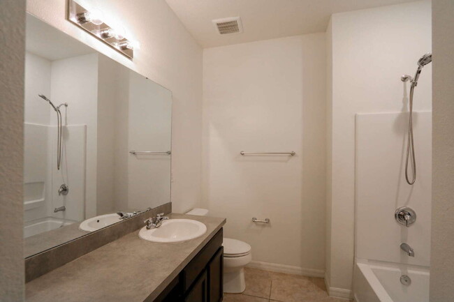 Building Photo - Stunning 3-Bedroom Retreat with 2 Full Bat...