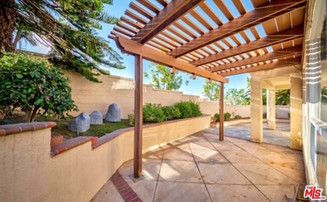 Building Photo - 1841 S Floyd Ct