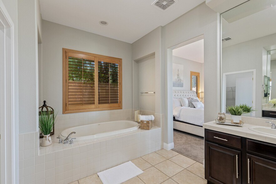 Building Photo - 7 Braelinn Dr