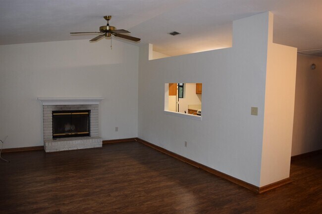 Building Photo - 2646 Millbank Dr