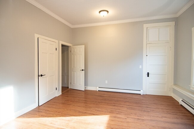 Building Photo - 3 Bridge St