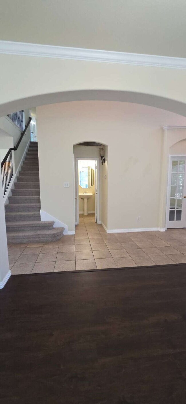 Building Photo - Expansive Mansfield Home with 5 Bedrooms, ...