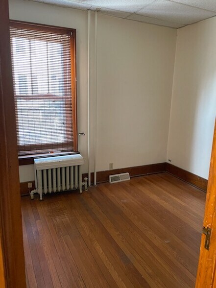 Bedroom - 1057 Washington Ave