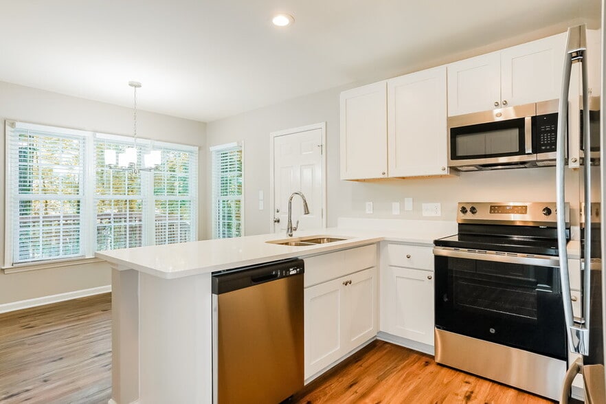 Building Photo - 4936 Bivens Dr