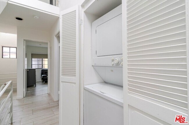 Building Photo - 5820 Yolanda Ave