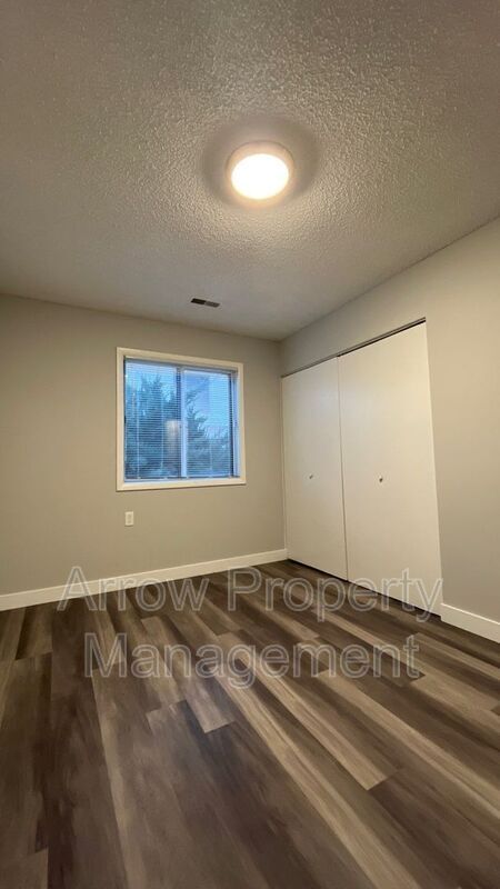 Building Photo - 11141 N 137th St