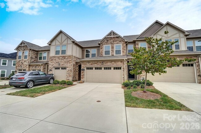 Building Photo - 5822 Clan MacLaine Dr