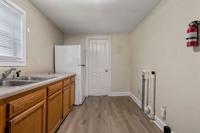 Building Photo - 1357 Park St