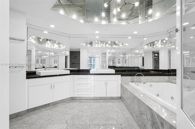 Building Photo - 16485 Collins Ave