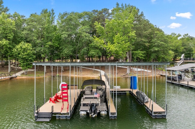 Building Photo - 575 Early Dr