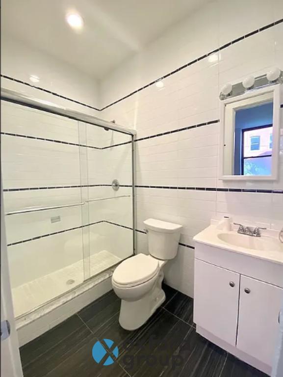 Building Photo - 3 bedroom in Brooklyn NY 11206