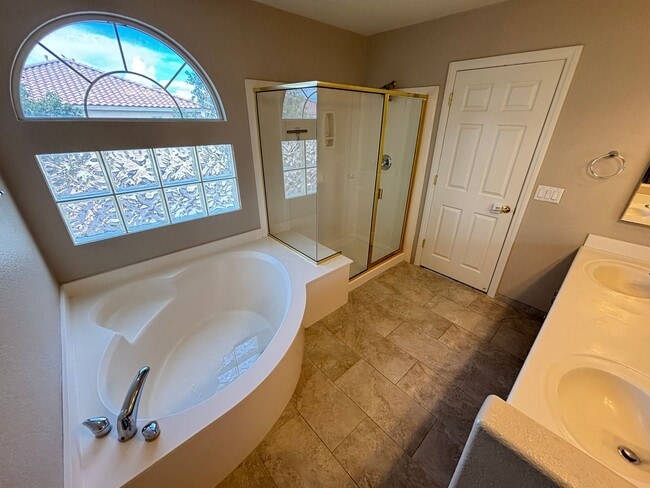 Building Photo - Beautiful two-story home with 4 BED / 2.5 BATH w Loft located in Henderson Nevada!