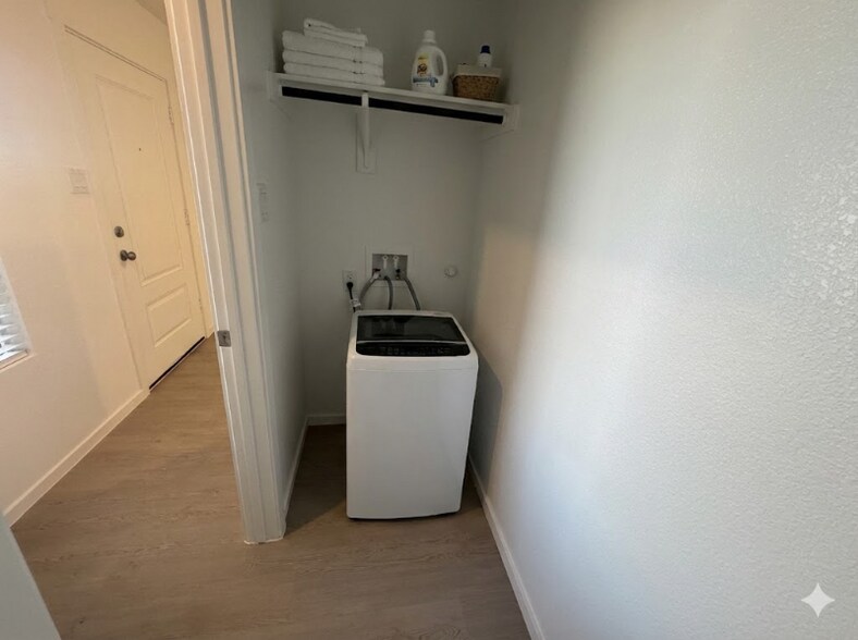 Building Photo - 14138 Lampard St