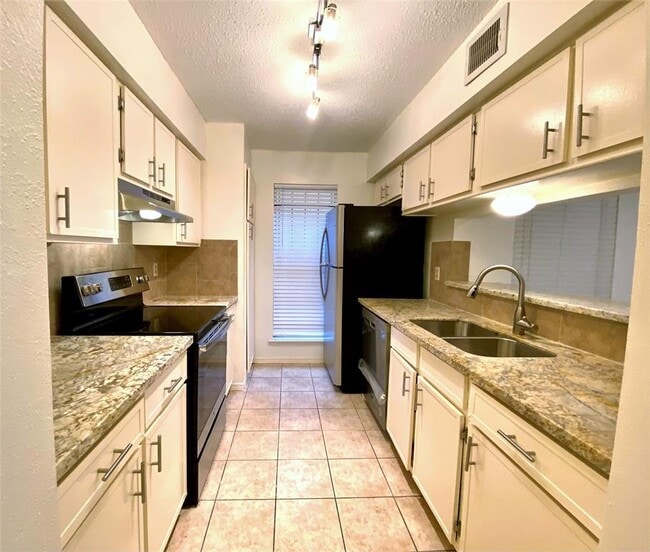 Building Photo - 6701 Sands Point Dr