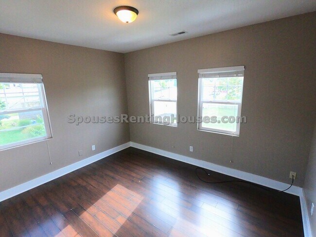 Building Photo - 1402-1404 Charles Street - 1404