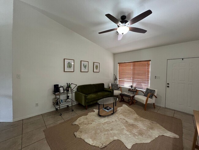 Building Photo - SOLAR & POOL HOME!