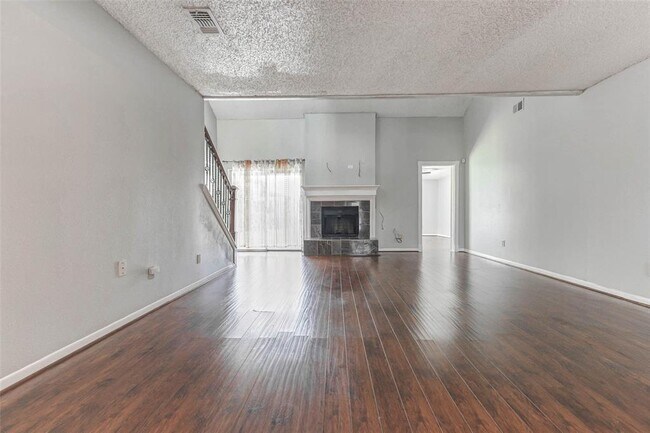 Building Photo - 2511 Planters Row