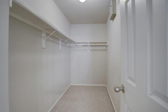 Building Photo - 3023 N Heights Hollow Ln