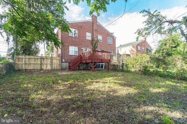 Building Photo - 4011 Mortimer Ave