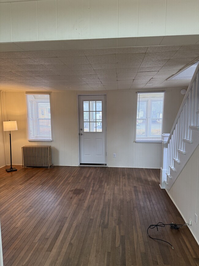 Building Photo - 958 Main St