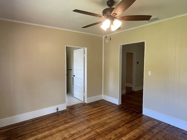 Building Photo - 422 S Orange St