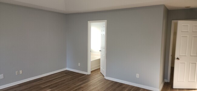 Building Photo - 313 N Water's Edge Dr