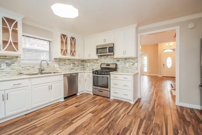 Building Photo - 15622 Thornbrook Dr